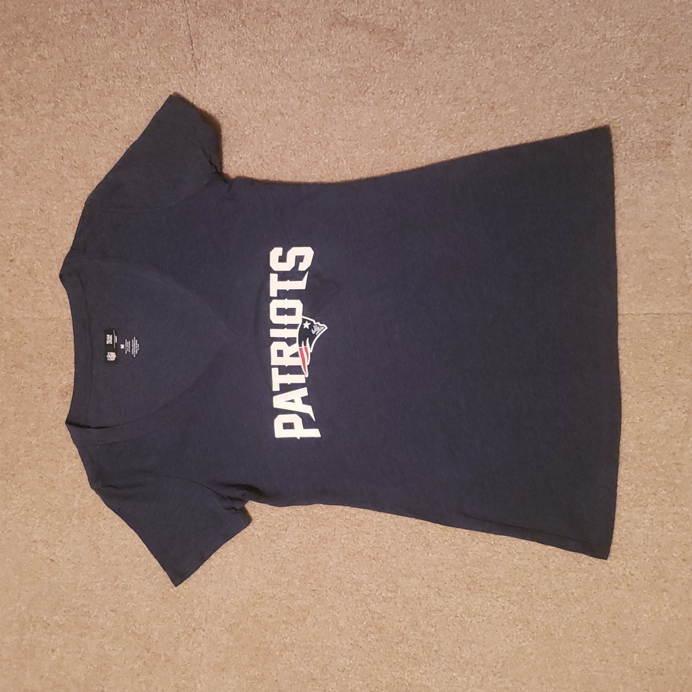 NFL Team Apparel Women's New England Patroits V-neck Short Sleeve Shirt - Picture 1 of 8
